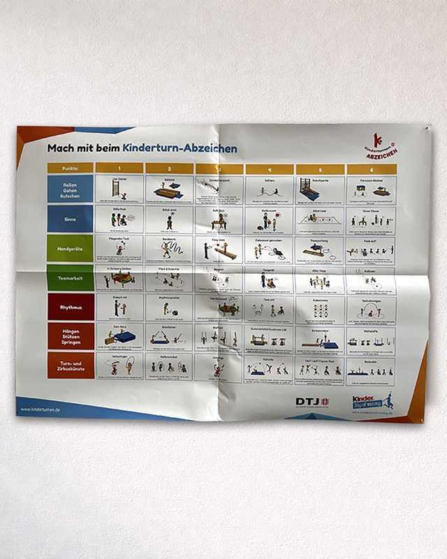 kinder Joy of Moving Kinderturn-Abzeichen - Aufgabenplakat