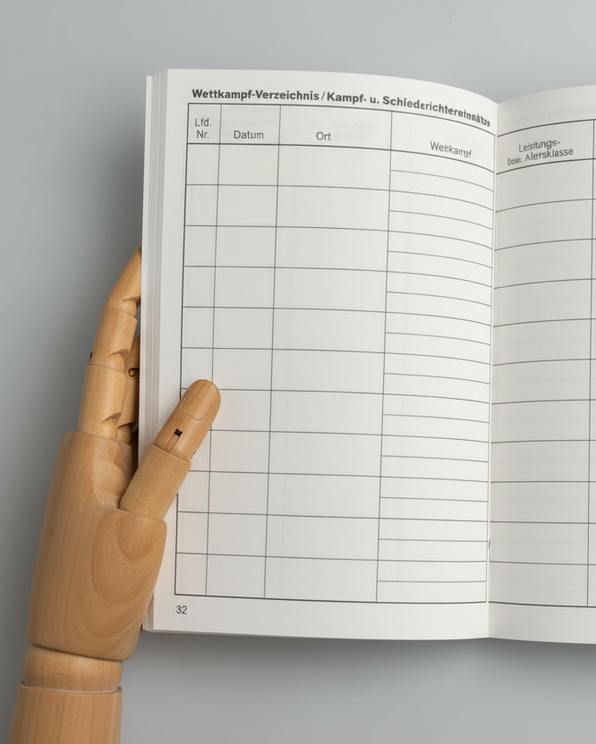 Wettkampfbuch mit Stammkarte für Kampfrichter*innen, Schiedsrichter*innen und Prüfer*innen
