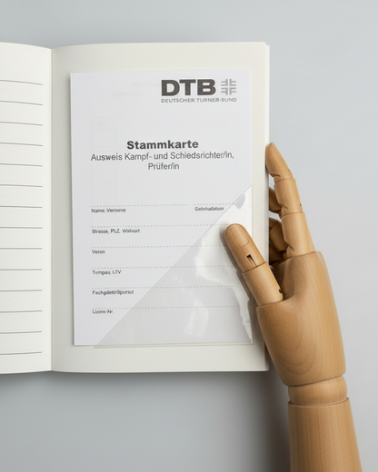 Wettkampfbuch mit Stammkarte für Kampfrichter*innen, Schiedsrichter*innen und Prüfer*innen